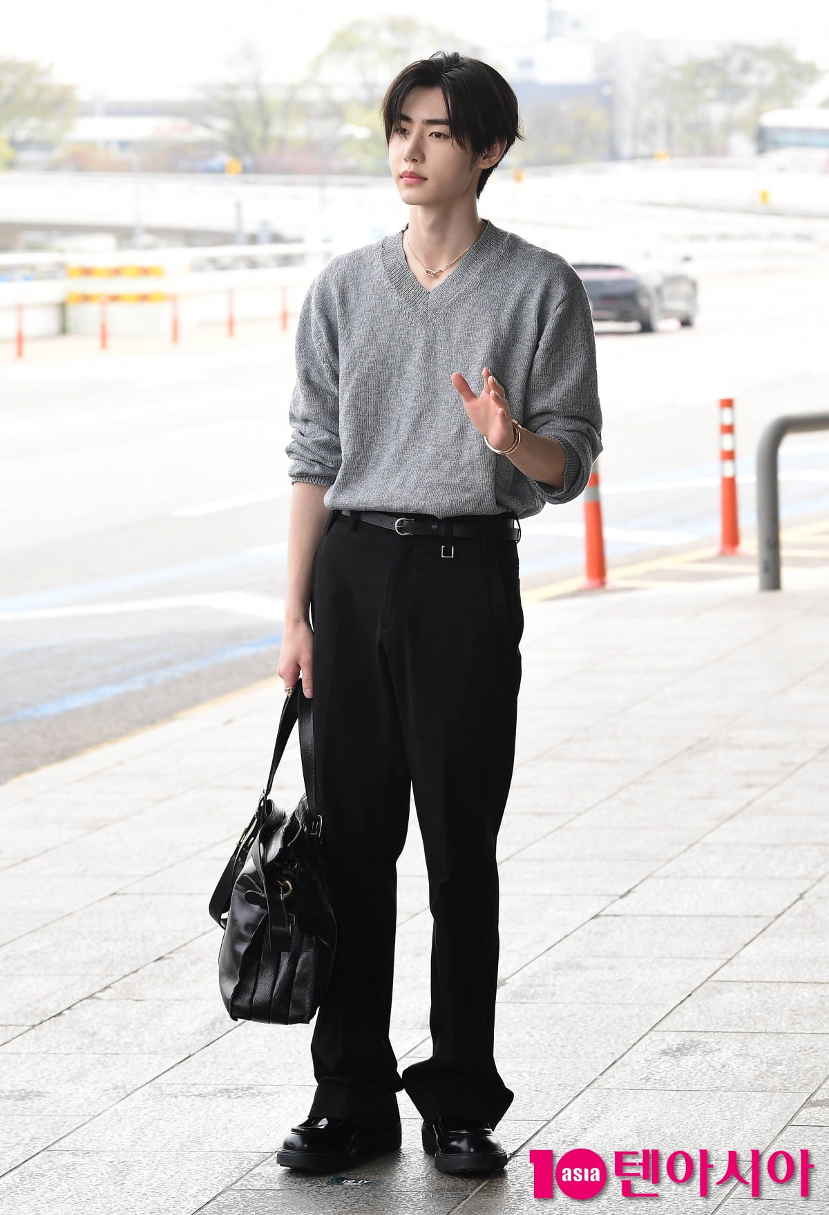 엔하이픈 성훈, 머리부터 발끝까지 센스 가득...만찢남 출국[TEN포토+]