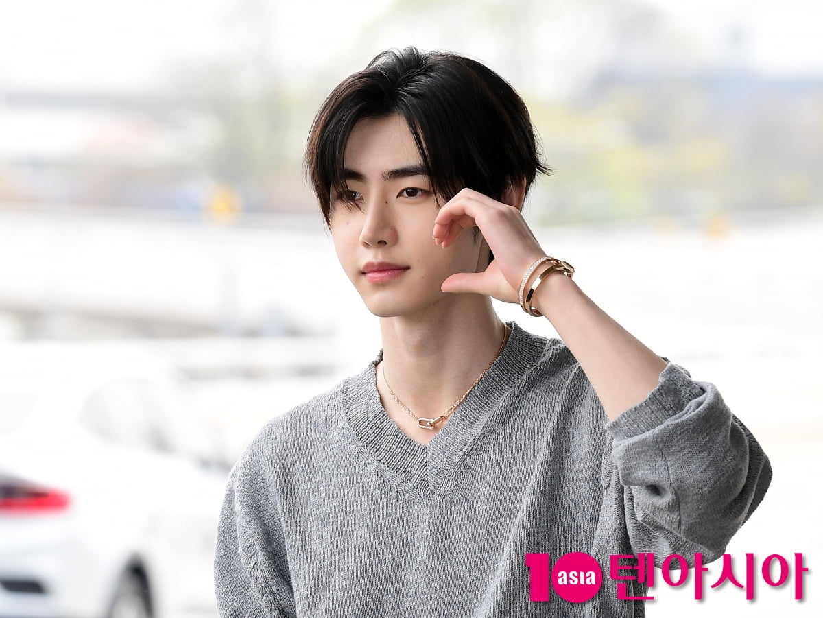[TEN포토]엔하이픈 성훈 '샤프한 볼하트'