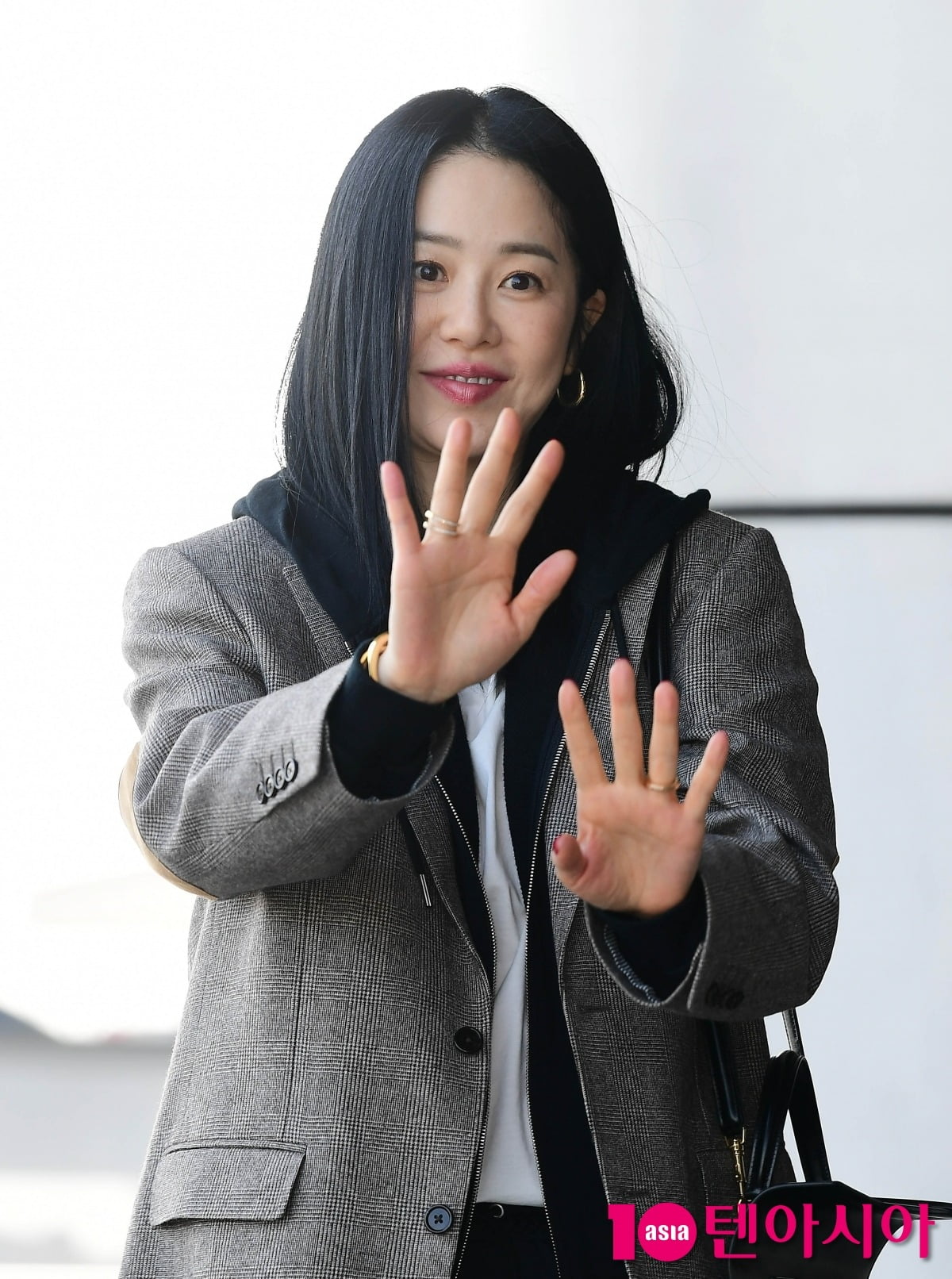 '53세' 고현정, 츄리닝 패션이 1635만원…살이 더 빠진 듯 홀쭉해진 얼굴
