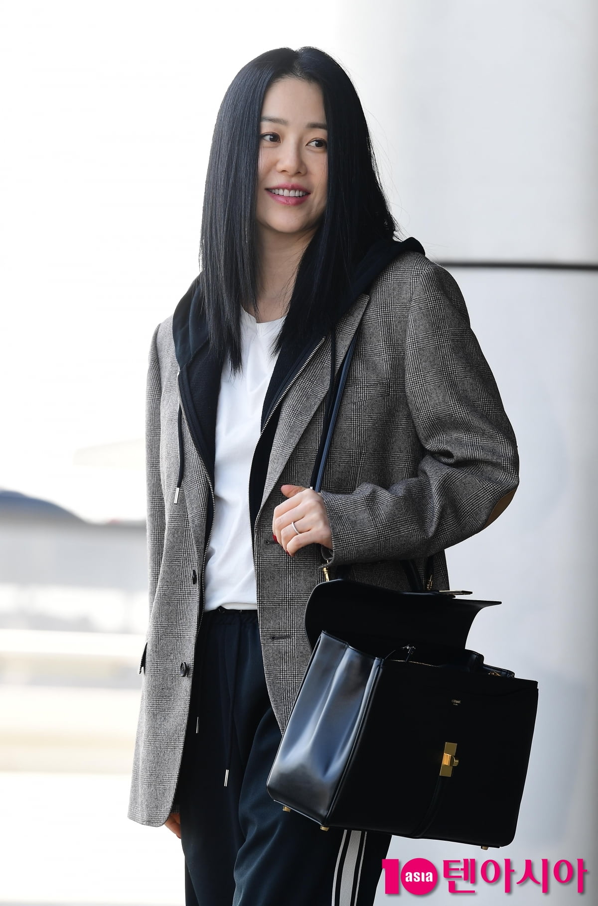 [TEN포토]고현정 '가방에 뭐가 많을까?'