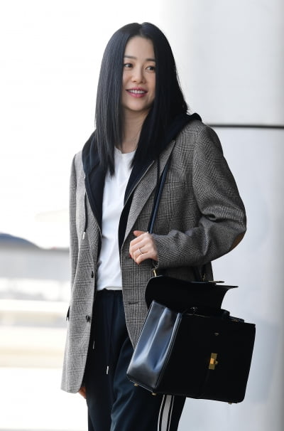 [TEN포토]고현정 '가방에 뭐가 많을까?'