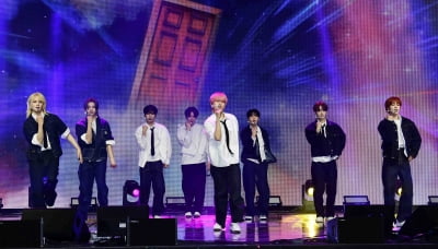[TEN포토]이펙스 '타이틀곡 '청춘에게' 무대'