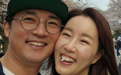 안재욱♥최현주, 결혼 10년 차에도 신혼부부 바이브…달달한 초밀착 스킨십