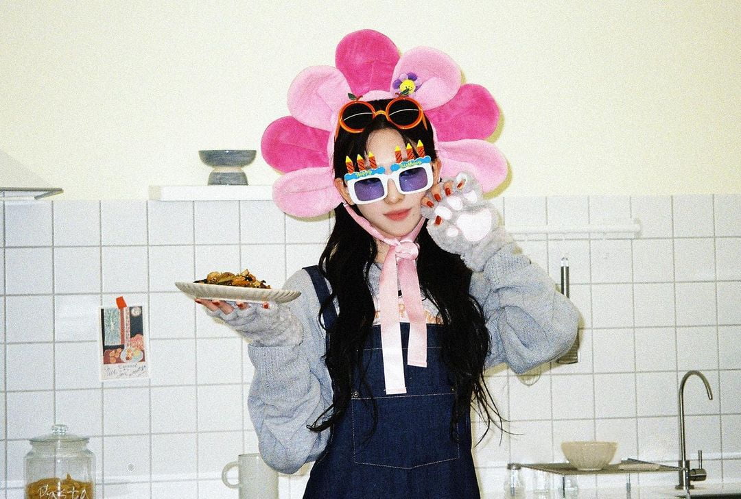 카리나, 누가 찍어줬을까…화려한 비주얼→푸짐한 생일상 눈길