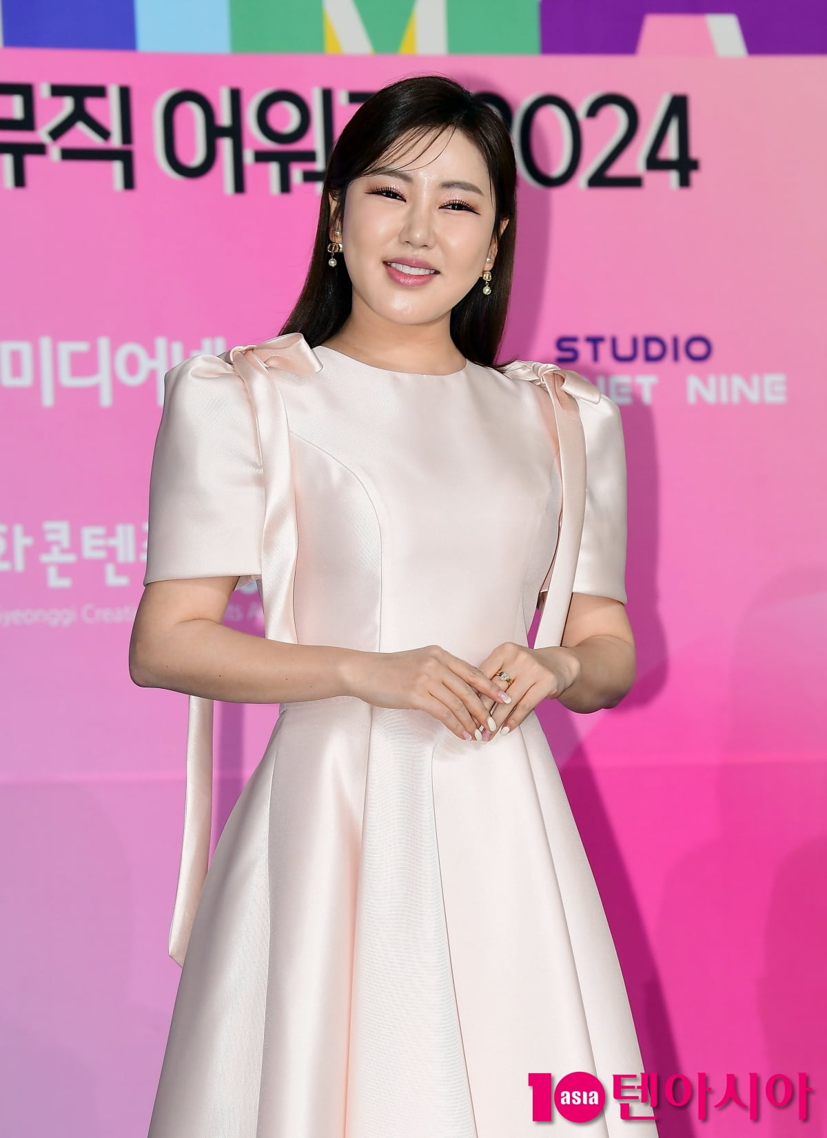 [TEN포토]송가인 '점점 더 이뻐지네'