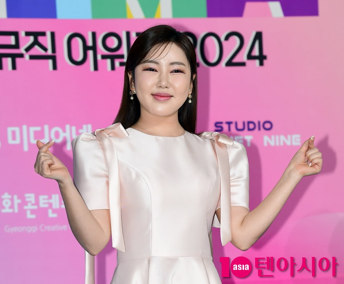[TEN포토]송가인 '사랑스러운 하트'