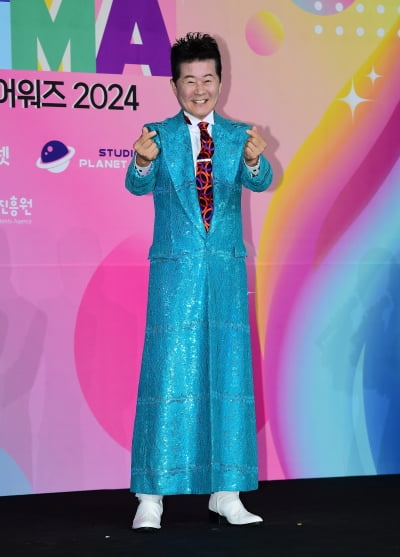 [TEN포토]태진아 '화려한 의상'
