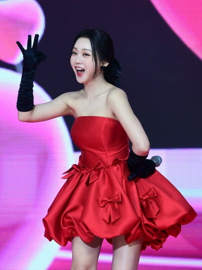 [TEN포토]홍지윤 '강렬한 레드'