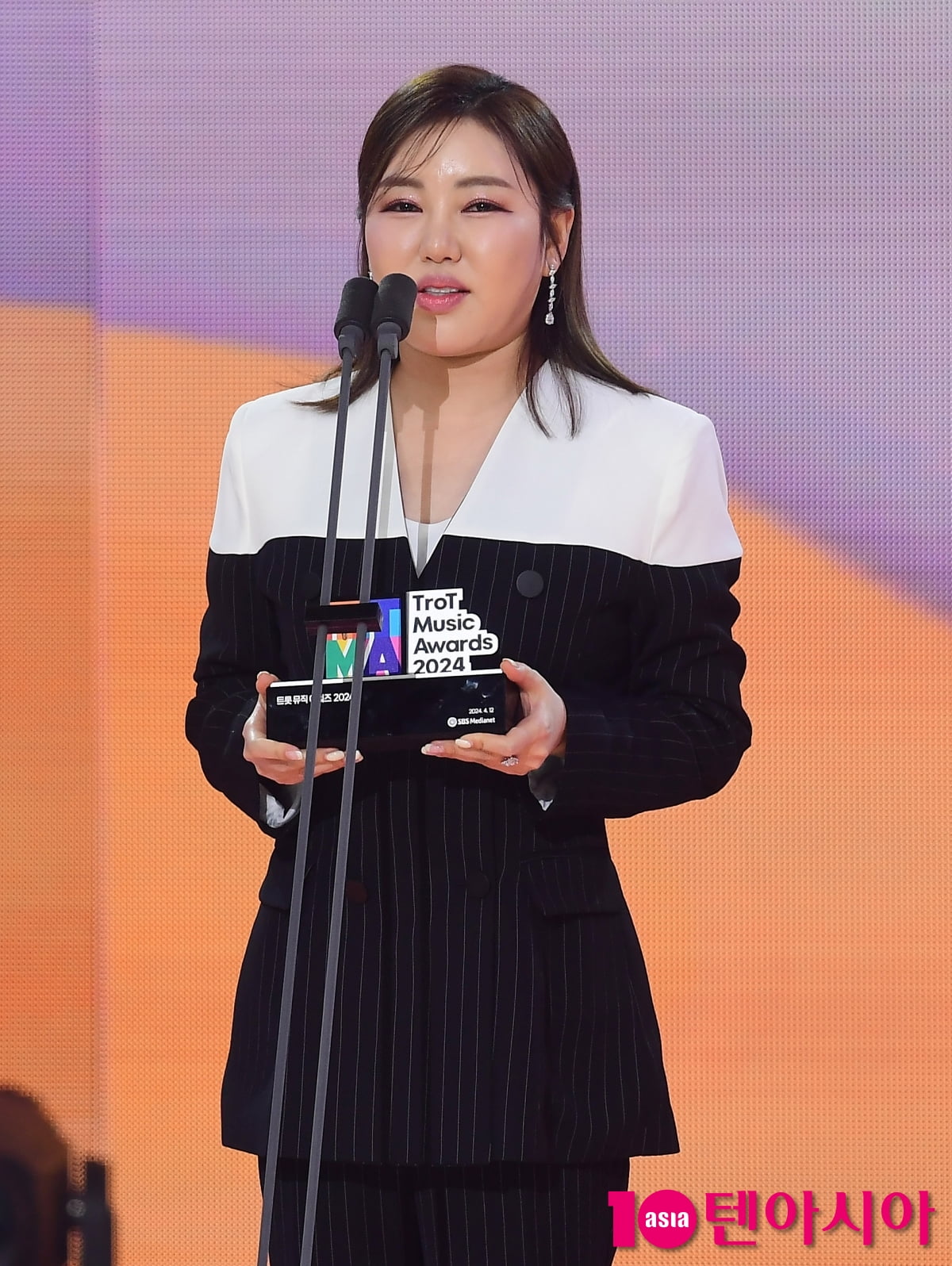[TEN포토]송가인 '스타플래닛 인기상 수상'