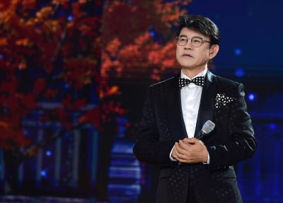 [TEN포토]설운도 '한박자 쉬고'