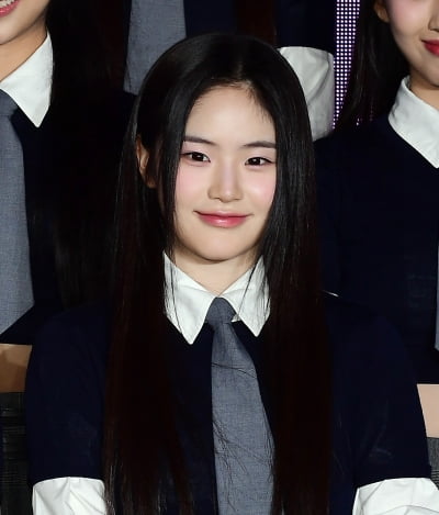 [TEN포토]'아이랜드2' 김민솔 '사랑스러운 눈맞춤'