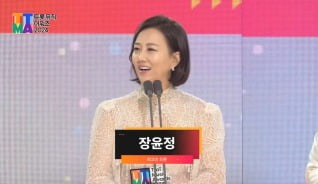 [종합] 트롯뮤직어워즈 '최고의 트롯'에 장윤정…"연우, 하영아 엄마 상 받았다"