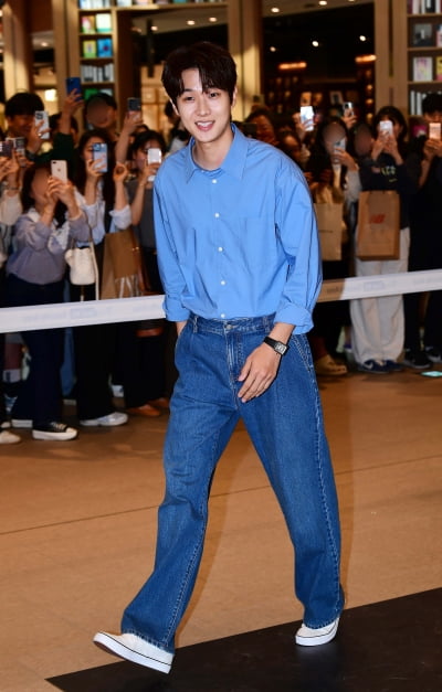 [TEN포토]최우식 '핸드폰에 넣고 싶은 미소'