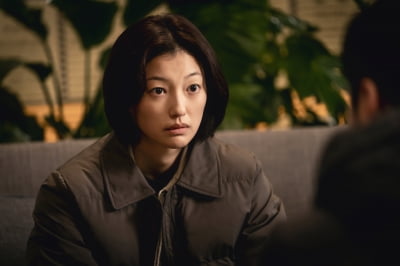 EL sets out to find evidence related to the missing Shin Hye-sun