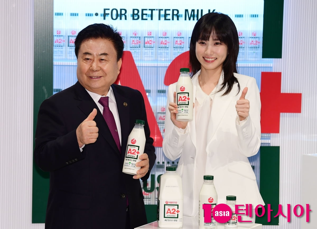 [TEN포토]문진섭 조합장-박은빈 '건강하게 우리 우유 많이 마셔요'