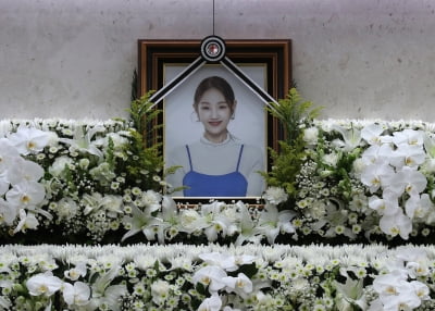 [TEN포토]故 박보람 '데뷔 10주년 편안하게 쉬기를...'
