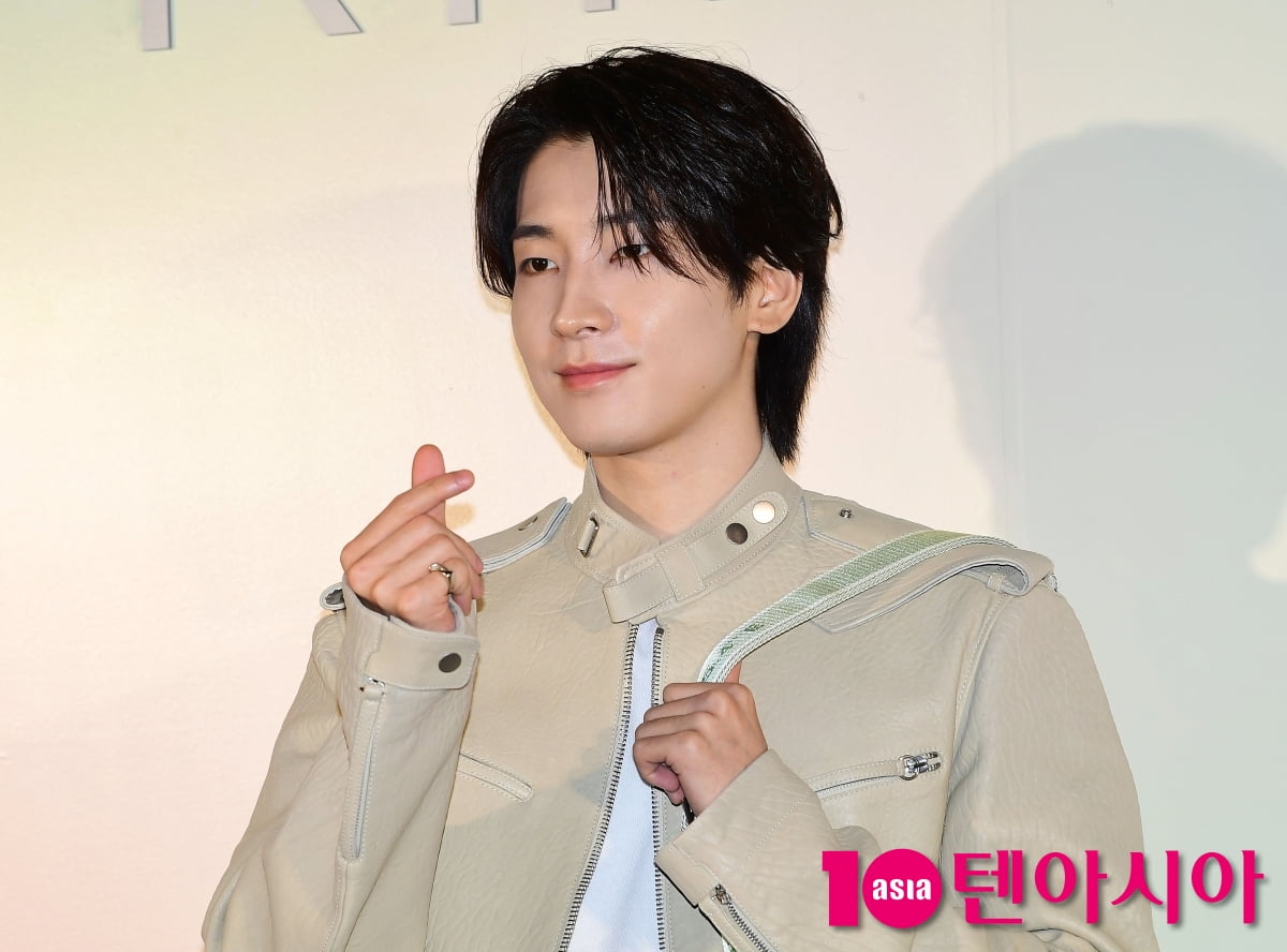 [TEN포토]세븐틴 원우 '눈 호강하는 하트'