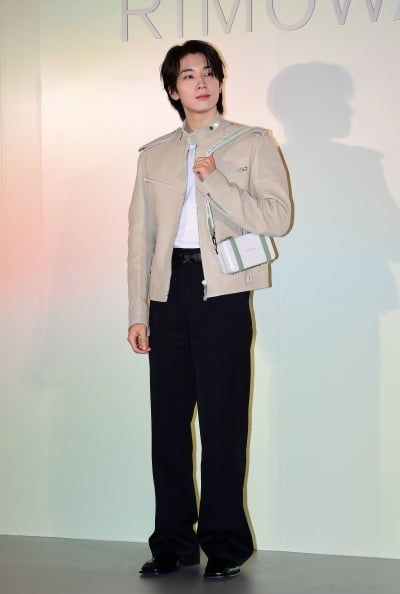 [TEN포토]세븐틴 원우 '미소년 벗고 차도남'