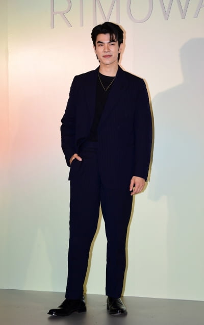 [TEN포토]마일 팍품 '젠틀한 수트핏'