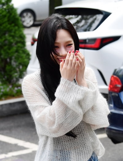 [TEN포토]에스파 카리나 '빵 터져도 이쁨'
