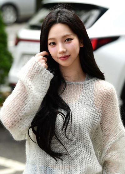 [TEN포토]에스파 카리나 '머리만 넘겨도 화보'
