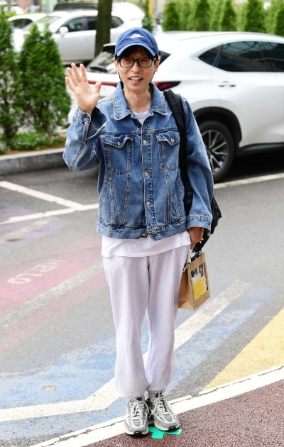 [TEN포토]유재석 '너무 편안한 출근길 패션'