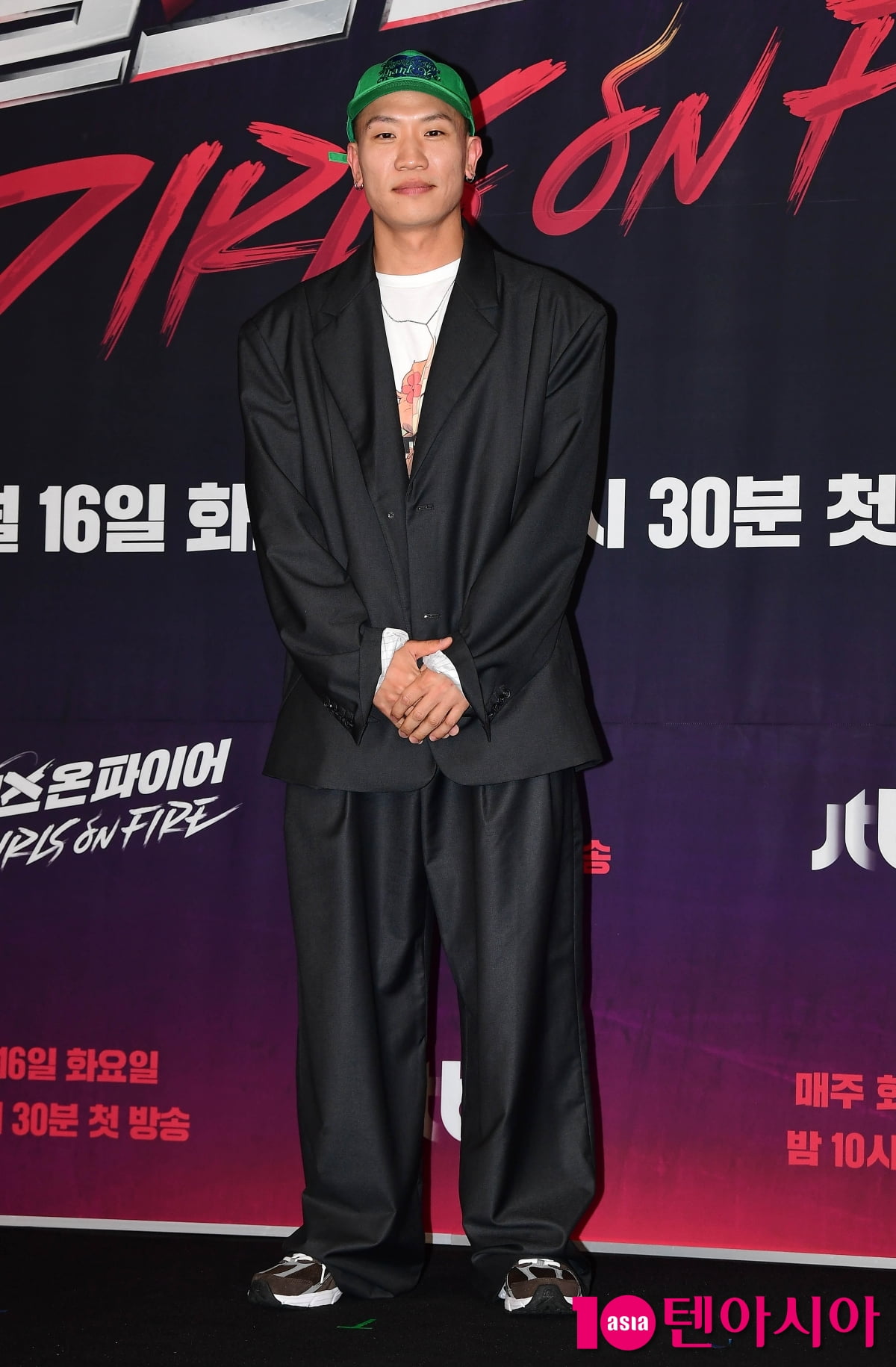 [TEN포토]개코 '두 손 가지런히 모으고'