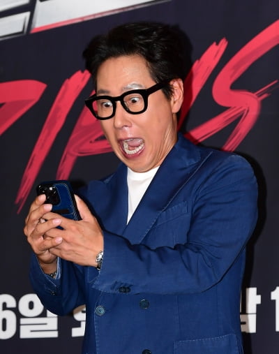 [TEN포토]윤종신 '시청률 대박기원하며'