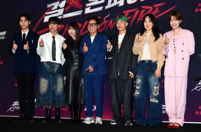 [TEN포토]오디션 '걸스 온 파이어' 심사위원들과 MC