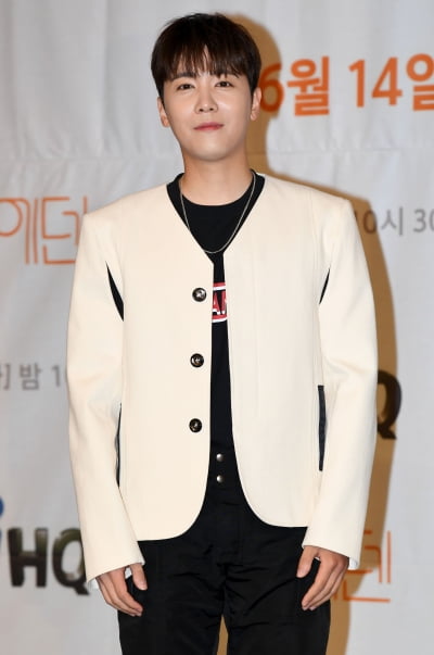 Lee Hong-ki confesses to a rare disease, "There is no cure for hidradenitis suppurativa... I even canceled the concert."