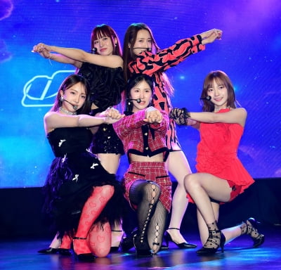 [TEN포토]유니코드 '떨리는 데뷔무대'