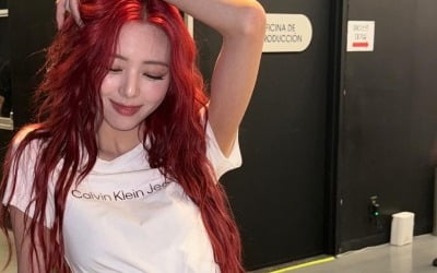 「170cm 46kg」あるユナ、目立つウエストライン