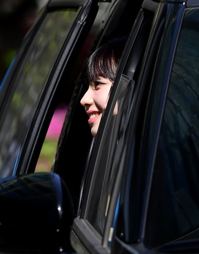 [TEN포토]에스파 카리나 '이 미소에 빠져든다'
