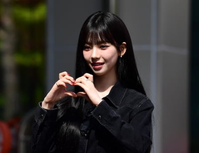 [TEN포토]에스파 카리나 '라디오 '브카' 사랑해주세요'