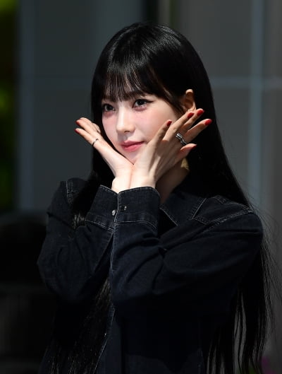 [TEN포토]에스파 카리나 '오늘도 이쁨'