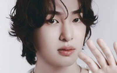 Onew's fan meeting sells out super fast