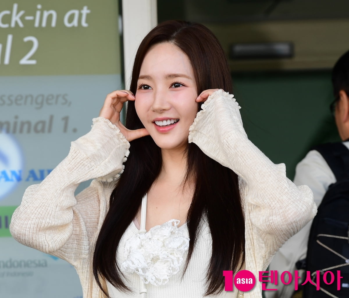 박민영, 긴생머리 휘날리며 출국...예쁨주의보[TEN포토+]