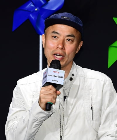 [TEN포토]김진민 감독 '유아인 때문에...방영 못할 이유가 없다'