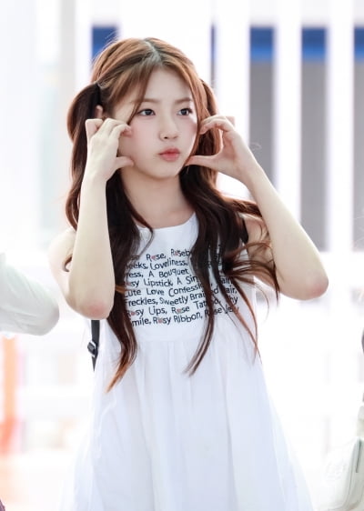 [TEN포토] 유니스 오윤아 '인형의 볼하트'