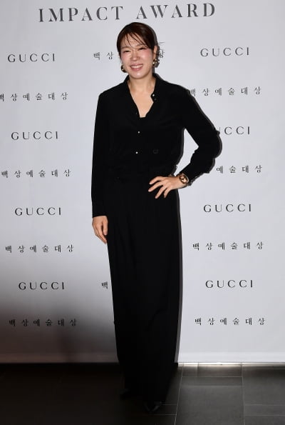 [TEN포토]염혜란 '우아한 블랙'