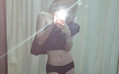 '161cm, 41kg' 신지민, 속옷만 입었나…파격 노출로 앙상한 몸매 드러내
