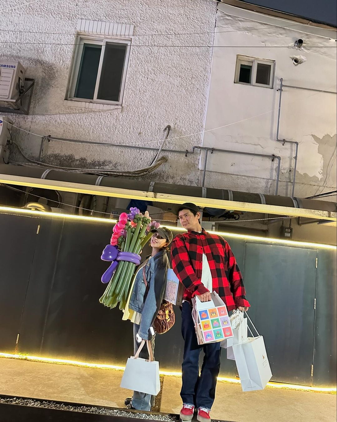'임신' 아유미, 양손에도 다 못 들 선물 세례…"나 이렇게 사랑 받아도 돼?"