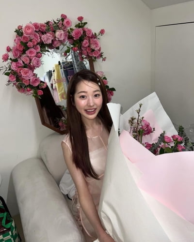 'Jang Won-young's older sister' Jang Da-ah, will she follow in her younger brother's footsteps and debut as an idol? Showing off the beauty of a beauty model