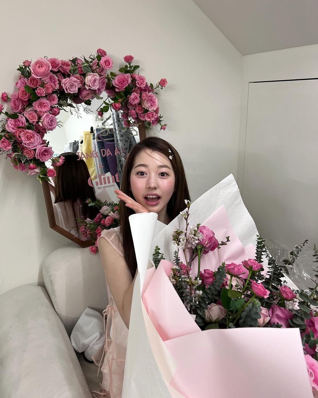 '장원영 언니' 장다아, 동생 따라 아이돌 데뷔하려나…뷰티 모델다운 꽃미모 자랑