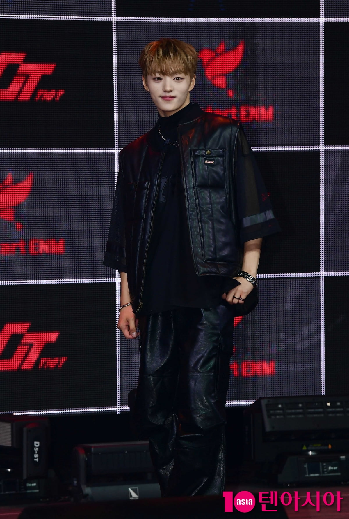 [TEN포토]티아이오티 최우진 '보조개 하트'