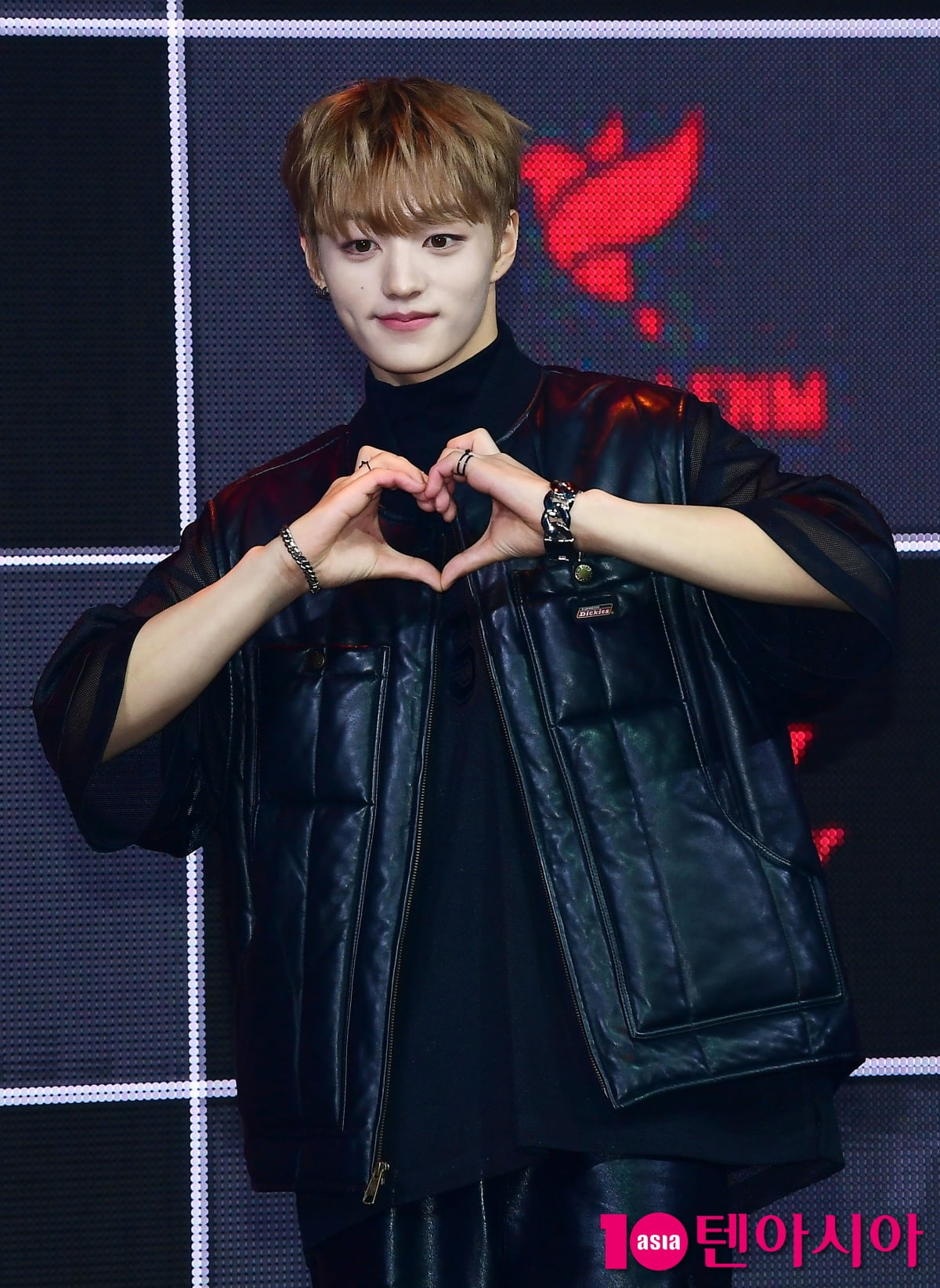 [TEN포토]티아이오티 최우진 '보조개 하트'