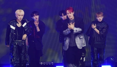 [TEN포토]티아이오티 '타이틀곡 '락 땡' 무대'