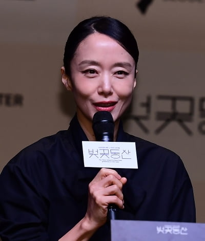 [TEN포토]전도연 '27년만에 연극 도전'