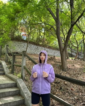 '눈물의 여왕' 이주빈, 센스 넘치는 사복 패션…기능과 스타일 다 잡았네