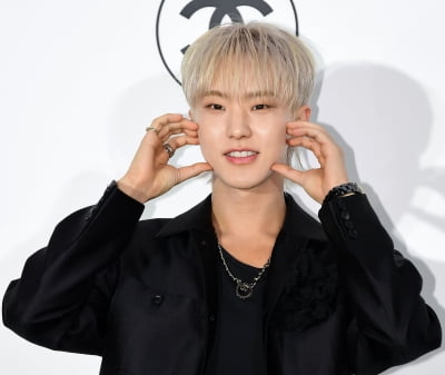 [TEN포토]세븐틴 호시 '설레임 가득한 양볼하트'